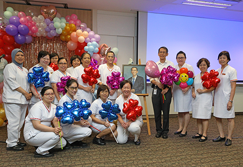 Prof Chua with a portrait painted by our nurses
