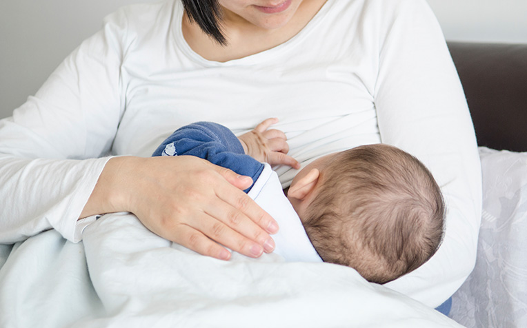 Baby Nutrition 0 – 6 Months: Breast Milk or Formula?