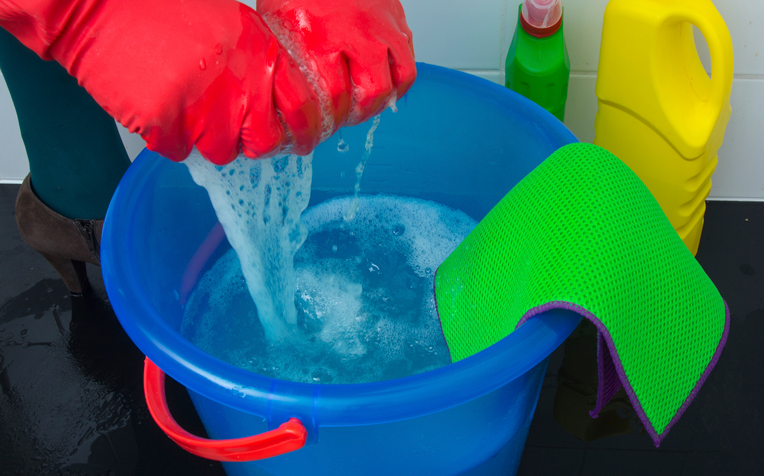 /sites/hexassets/Assets/children/household-poisoning-what-to-do-safety-tips.jpg
