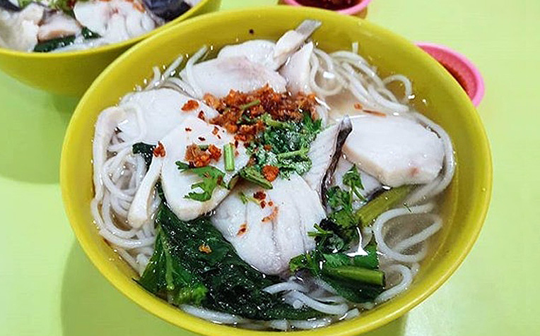 /sites/hexassets/Assets/food-nutrition/chinese-hawker-foods-updated-pics/best-worst-singapore-hawker-chinese-food-wonton-mee-b.jpg