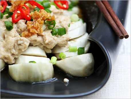 Steamed Brinjal wih Minced Chicken and Mushroom