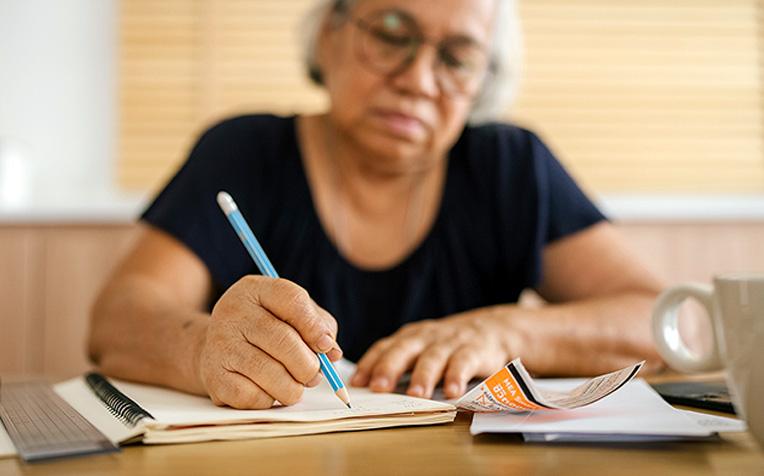 /sites/hexassets/Assets/head-neck/writing-exercises-for-parkinsons-disease.jpg