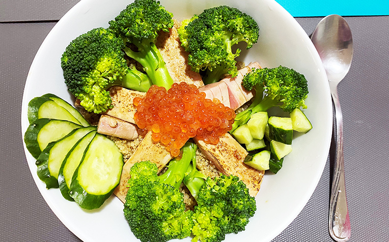 /sites/hexassets/Assets/recipes/my-best-healthy-recipe/tuna-ikura-broccoli-quinoa-bowl.jpg