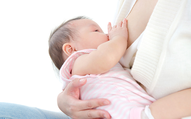 Breastfeeding or sales formula feeding