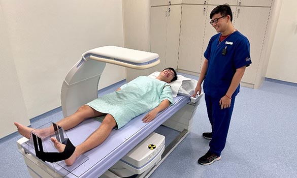 Early Detection of Atypical Femoral Fractures with Full-Length Femur Imaging | SingHealth