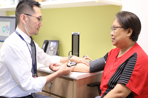/sites/shcommonassets/Assets/News/Singapore%20Health/SH74/7.%20Reversing%20heart%20muscle%20scarring/Calvin%20Chin%20and%20Patient%20main%20News.jpg