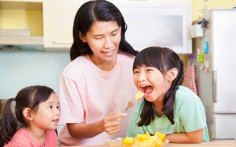 ​Feeding Children 1-12 Years: How Much and What to Offer Toddlers and Children