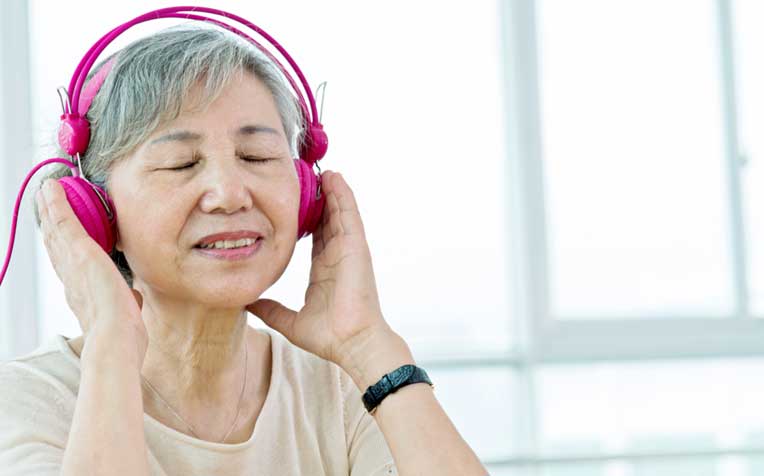 /sites/hexassets/Assets/seniors/Parkinson-Disease-Music-Therapy.jpg